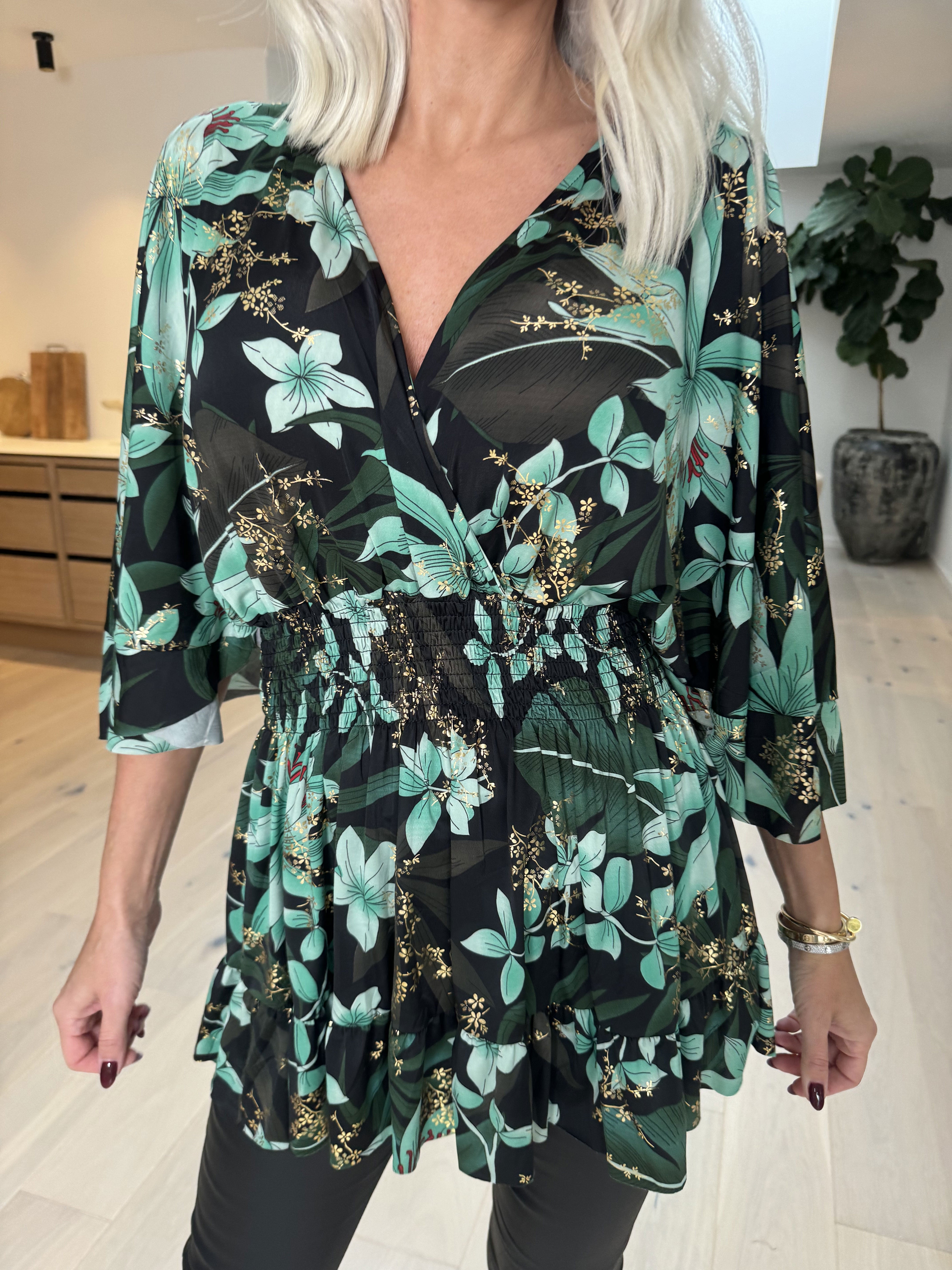 Pamela Gold Flower Shirt - Söt tunika med smock och volanger